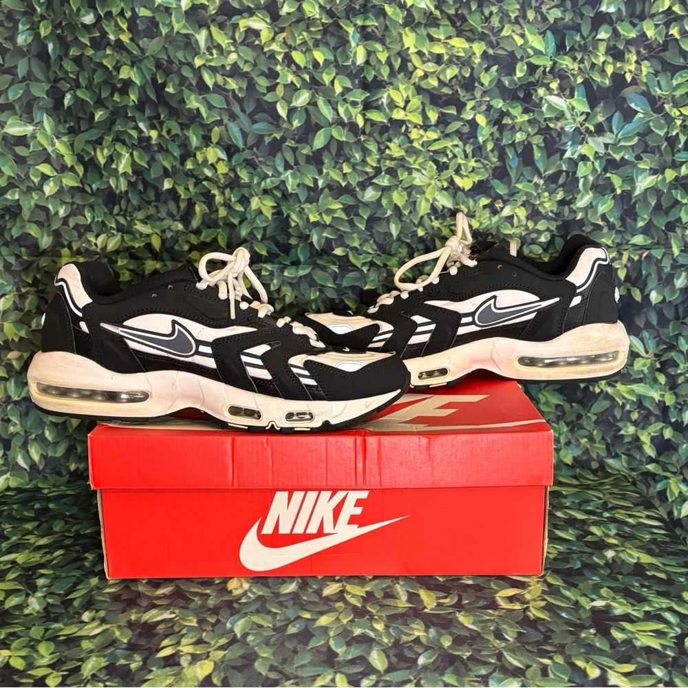 Nike Air Max Black & White. Mens Size 11.